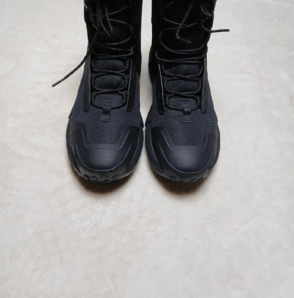 Under Armour all black